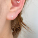 (실버925) de 귓볼 포인트 라인 꽃 큐빅 귀걸이 : 어반링