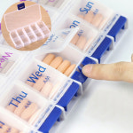 요일별 약통 일주일 휴대용 원터치 약통 7일분 오전오후 구분 14칸 편리한 푸시버튼 : 플랫28