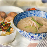 만두가족 수제 들깨 칼국수 쿠킹 박스 밀키트 1400g 1인분 간편 조리 : 만두가족