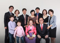 대전둔산동 가족사진(20R)동반 정밀성형 컨펌 40만 예약2만 : 라라스튜디오 대전둔산점