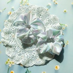 화이트 홀로그램 헤어 슈슈 곱창밴드 스크런치 : 디어엔디어