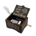 2022 나무 검은 손으로 크랭크 뮤직 박스 클래식 새겨진 뮤직 박스 홈 장식 어린이 크리스마스 선물 생일 선물 : 킴스문고