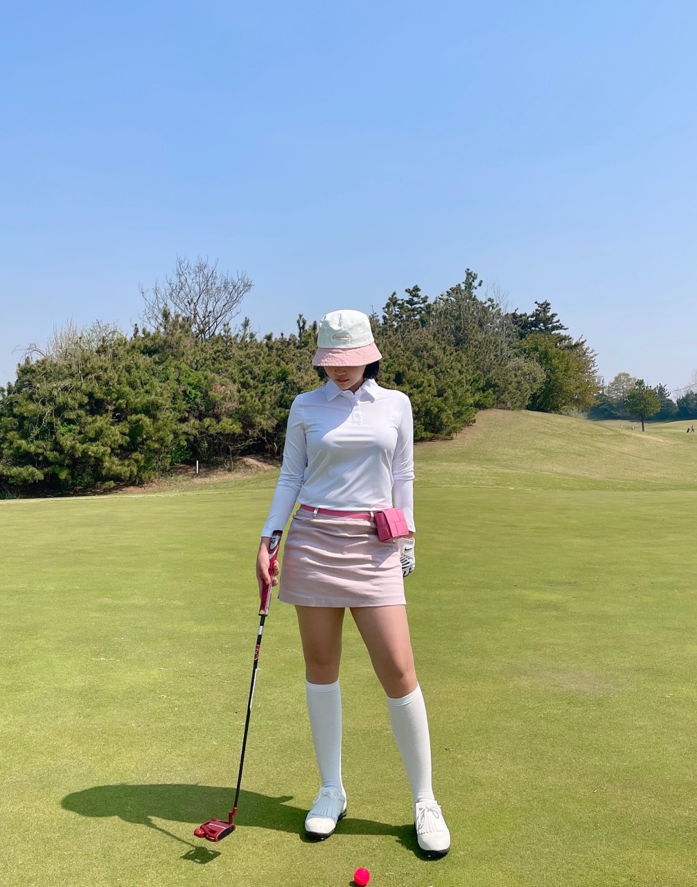 장유빈, 반바지 착용한 채 KPGA 군산CC 오픈 단독 선두로 나서며 2연패 노리다