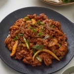 양념오리불고기 2인분(650g),양념주물럭 4인분(650g x 2팩)야채 버섯 쌈채소포함 : 뒷골생오리
