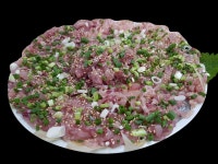 손으로 직접 썰어 더 맛있는 진양호 국내산 향어회 : 진양호 횟집
