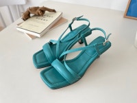 볼륨 스트랩 발목 크로스 샌들 4컬러 : 옷이옷