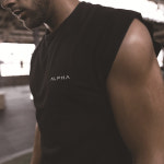 ALPHA 알파 로메로 민소매 나시 티셔츠 날컷팅 짐웨어 남자 헬스복 상의 : 머슬립