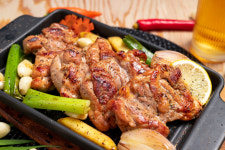 춘천아재(이종하) 곶감먹은 간장닭갈비 1kg3인분 국내산 고급닭다리살 캠핑음식 춘천닭갈비 : 춘천아재 양념닭갈비