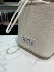 [마르지엘라] 22FW 스티치 넘저링패치 5AC 체인 여성 버킷백 S61WG0035 P4348 H0157 : 아트몰링 본점 까르피