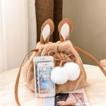 귀여운 토끼 인형 토끼털 방울 크로스백 : 샤로제