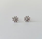 써지컬 플라워 미니 꽃 귀걸이 : 나디아 주얼리