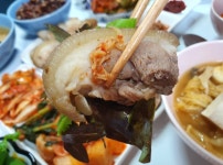 돼지아롱사태 껍질붙은 쫄대기 앞사태 수육용고기 보쌈용고기 돈사태 500g : 푸른축산물센타