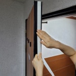 실리콘 고무 문풍지 바람막이 문틈 창틈 틈새 현관 우풍 외풍 방풍 소음 빛 차단 : 하니팜팜