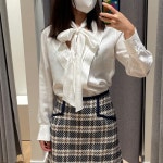 산드로 탑 애드 리본 화이트 블라우스 : 엘부띠끄