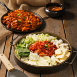 춘천 학곡리 막국수 닭갈비 맛집 택배 밀키트 캠핑 음식(별도 포장된 양념을 모두 고기와 야채에 넣어서 볶아드세요) : 학곡리막국수닭갈비