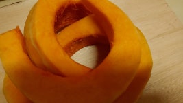 손질호박 늙은호박 맷돌호박 깍뚝썰기 슬라이스 1kg  산지직송 친환경 23년 국내산 : 용담베리