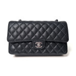 샤넬 클래식 미듐 플랩백 은장 블랙 캐비어 A01112 : LUXN