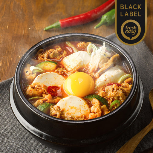 Canh Đậu Phụ Non (순두부찌개) mềm mịn, cay nồng.