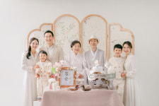 울산중구가족사진 리마인드웨딩촬영 컨셉사진관 환갑칠순팔순 의상 헤어메이크업제공 포시즌패밀리 : 포시즌패밀리울산