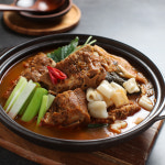 요리어때 밀키트 감자탕 2인분 국내산 우거지 묵은지 가마솥 뼈해장국 냉동 : 요리어때정스게장