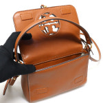 [중고명품 미스터문] Tory Burch(토리버치) 56844 카멜 레더 금장 메탈 로고 밀러 미니 탑핸들 2WAY [중고명품매입] : MISTER MOON