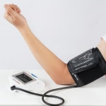 가정용혈압측정기 혈압기계 가정용혈압계 자동 맥박 팔뚝형 : 보탬메디