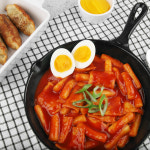 [부엉이돈가스] 말랑쫀득한 밀떡과 매콤달콤한 소스의 자박떡볶이 500g : 부엉이돈가스