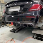 벤츠 w213 e 클래스 e200 e260 e300 e63 amg 2016-2019 b 스타일 라이트가있는 실제 카본 frp 리어 범퍼 립 디퓨저 : 지야직구