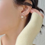 블라썸 투명 플라워 귀걸이 : 다니앤유