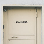 STAFF ONLY 관계자외 출입금지 스태프온리 일체형 표지판 : 디자인스튜디오투명