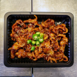 [비단길현대시장 맛집] 25가지 양념과 두번의 직화구이로  환상의 맛을 낸 불티나게 팔리는 불닭발, 불미니족발, 불닭발 : 삼시먹끼
