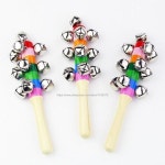 50pcs 18cm 파티 스트릿 딸랑이 징글 벨 나무 스틱 스타일 무지개 손 흔들어 소리 아기 교육 장난감 어린이 선물 : 여려니