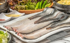 청담수산 명품진장어 국산 자포니카 민물장어 1kg+생강+소스2종 (손질 후 600g내외) : 청담수산 청담장어