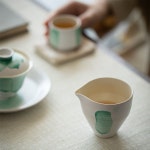 덕화현 핸드메이드 그린 공도배 숙우 : 메종앤오브제