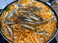 기장생멸치 멸치 회 회무침 구이 튀김 조림 찌개용 생물 손질멸치 500g : 대길수산