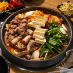 시흥 곤봉식객 직화두루치기찌개 3인분 김치찌개 밥반찬 캠핑음식 밀키트 : 인생식탁