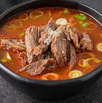 초램 클래식 삶아서 나온 염소탕 100g + 염소육수 600g + 소스 50g : 초램양고기