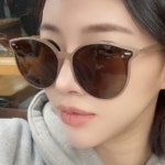 뿔테썬글라스 20대여성안경 후드티 가벼운옷차림 EYE WEAR : 레스트4유