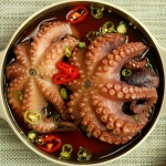 [신상품] 국내산 돌문어로만 작업.쫄깃한 식감에 스며든 양념맛. 정품 돌문어장 1kg (1~3마리) : 찬바다 - 신뢰와정직