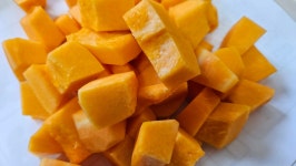 손질호박 늙은호박 맷돌호박 깍뚝썰기 슬라이스 1kg  산지직송 친환경 23년 국내산 : 용담베리