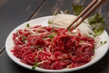 투뿔 한우 육회300g(직접제조 특수가루소스포함 당일포장) : 단군한우