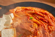 두배마니 묵은지 돼지고기 김치찜 1kg 국내산 배추 묵은지찜 밀키트 캠핑음식 : 두배마니