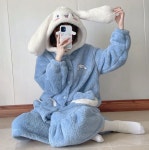 시나모롤 후드 극세사 가운(보들보들 촉감 따뜻한 홈웨어) : 윙크1