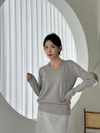 브이넥니트 루즈핏 울 부드러운 그레이니트티 : 디올레