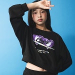 더데이걸즈 그랙픽 크롭 스웻 셔츠 TGMA23N03 : NC엑스코점 더데이걸