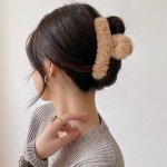 퍼 겨울 올림머리 헤어 집게핀 : 디어베샤