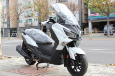 SYM 특급 맥시스쿠터 쿼터급 조이맥스Z플러스300ABS PlusTCS 신차 판매 : 지엠팩토리