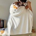 모듬컴퍼니 오덕이 오리 입는 후드 담요 [정품 캐릭터 망토 집순이 친구 집들이 선물 극세사 어깨 케이프 학생 학교 귀여운 똑딱이 차량용 블랭킷]... 