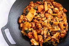 임곡 원조 춘천닭갈비 백년가게 양념 닭갈비 1.2kg 철판 국내산 캠핑 고기 요리 : 임곡 원조 춘천닭갈비
