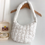 담찌마켓 귀여운 폼폼 패딩가방 미디엄 누빔 구름백 가벼운 에코백 데일리 천가방 학생 유행 인기가방 여성 숄더백 DZ3122 : 담찌마켓